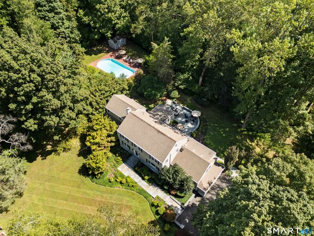 19 Robin Road, Woodbridge, CT 06525