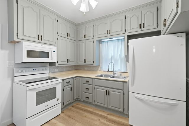 2501 20th Avenue, Rock Island, IL 61201