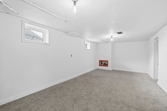 2501 20th Avenue, Rock Island, IL 61201