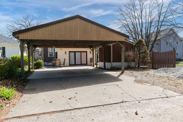 2501 20th Avenue, Rock Island, IL 61201