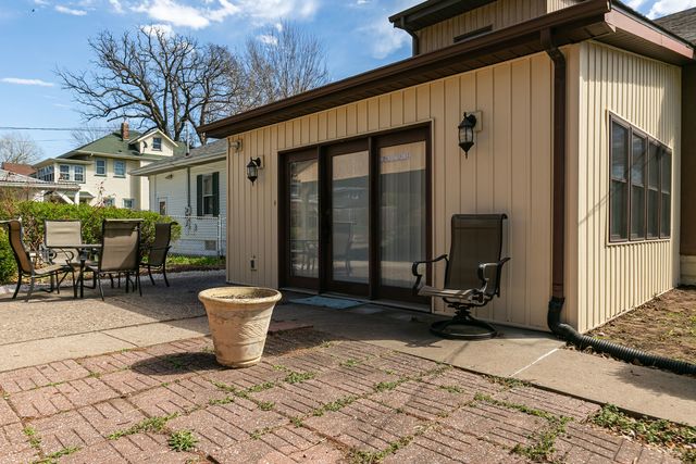 2501 20th Avenue, Rock Island, IL 61201