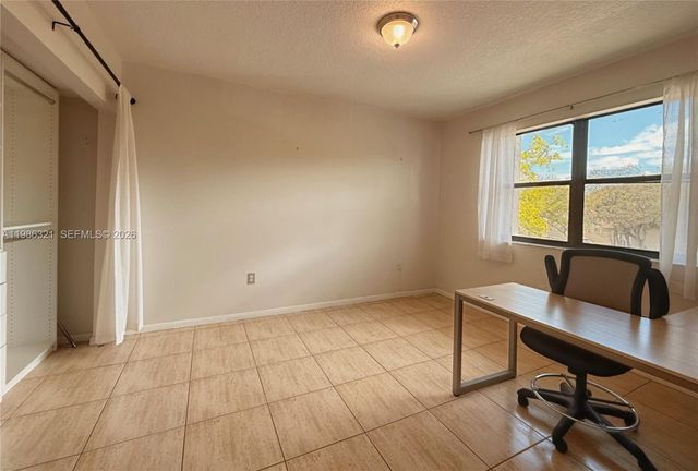 511 Ives Dairy Rd 301-6, Miami, FL 33179