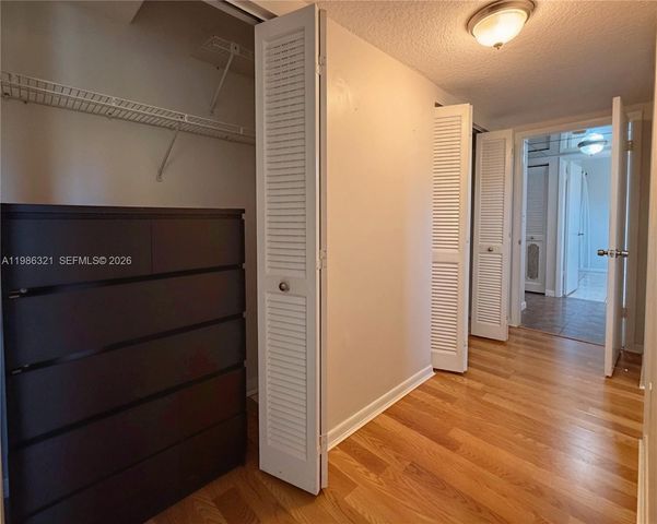 511 Ives Dairy Rd 301-6, Miami, FL 33179