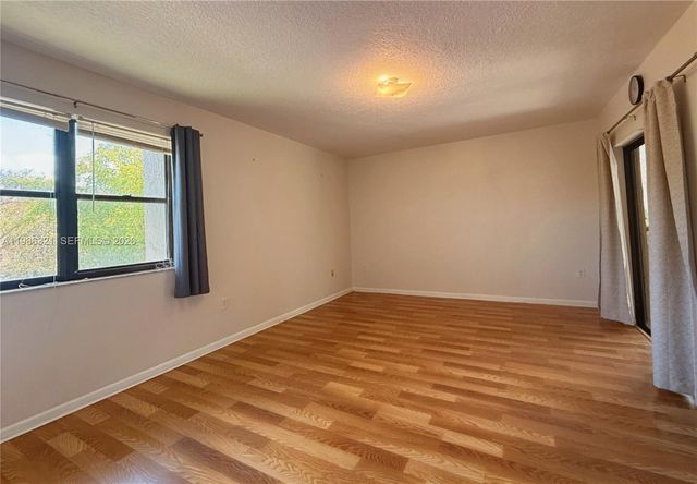 511 Ives Dairy Rd 301-6, Miami, FL 33179