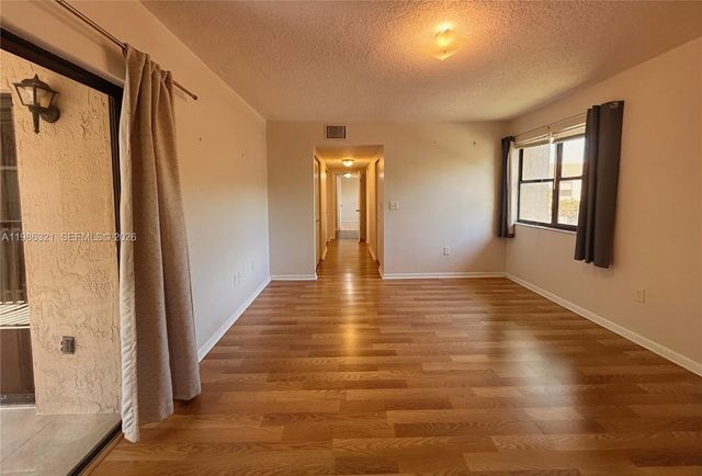 511 Ives Dairy Rd 301-6, Miami, FL 33179