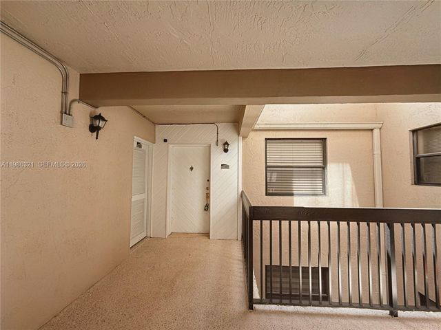 511 Ives Dairy Rd 301-6, Miami, FL 33179