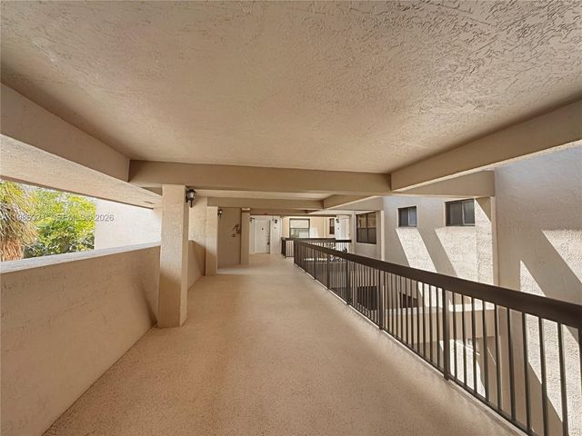 511 Ives Dairy Rd 301-6, Miami, FL 33179