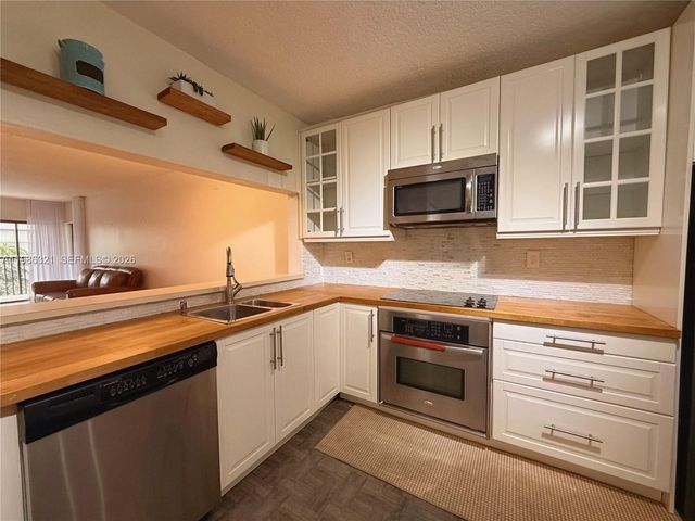 511 Ives Dairy Rd 301-6, Miami, FL 33179