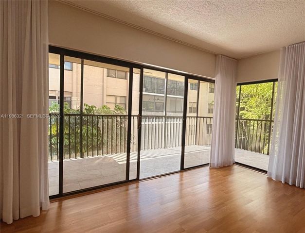 511 Ives Dairy Rd 301-6, Miami, FL 33179