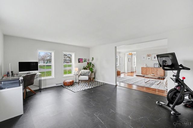 282 W Kemper Road, Springdale, OH 45246