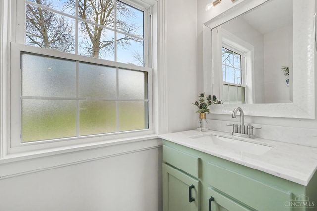 282 W Kemper Road, Springdale, OH 45246