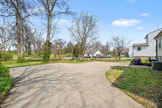 282 W Kemper Road, Springdale, OH 45246