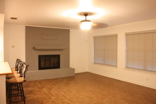 1316 Carol Ann Dr, Kerrville, TX 78028