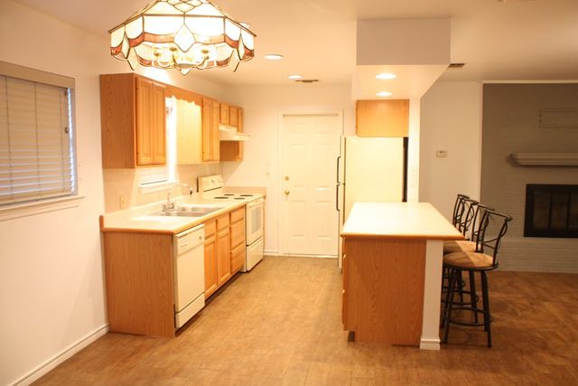 1316 Carol Ann Dr, Kerrville, TX 78028