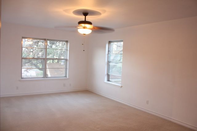 1316 Carol Ann Dr, Kerrville, TX 78028