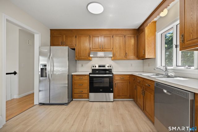 11 Goodrich Drive, Wethersfield, CT 06109