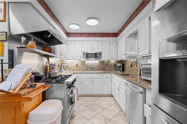 2804 E 174th Street, Belton, MO 64012