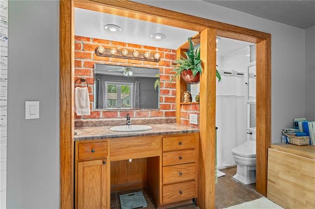 2804 E 174th Street, Belton, MO 64012