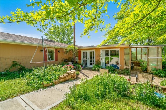 2804 E 174th Street, Belton, MO 64012