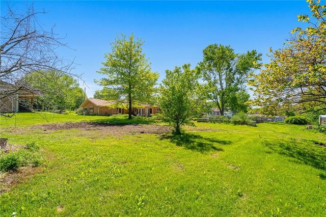 2804 E 174th Street, Belton, MO 64012