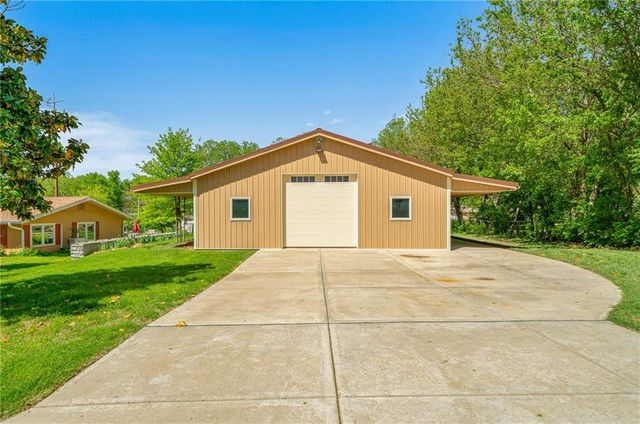 2804 E 174th Street, Belton, MO 64012