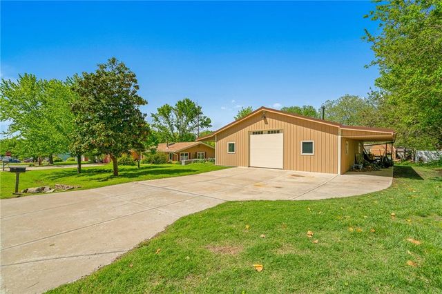 2804 E 174th Street, Belton, MO 64012