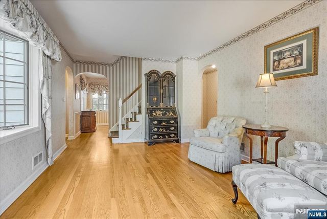 40 Heathcote Road, Glen Rock, NJ 07452