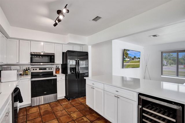 2136 NE 3rd Way, Boca Raton, FL 33431