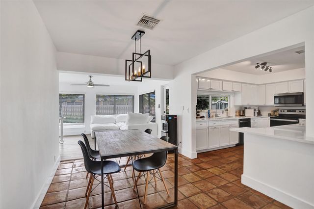2136 NE 3rd Way, Boca Raton, FL 33431