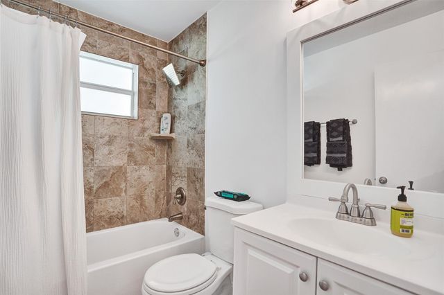 2136 NE 3rd Way, Boca Raton, FL 33431