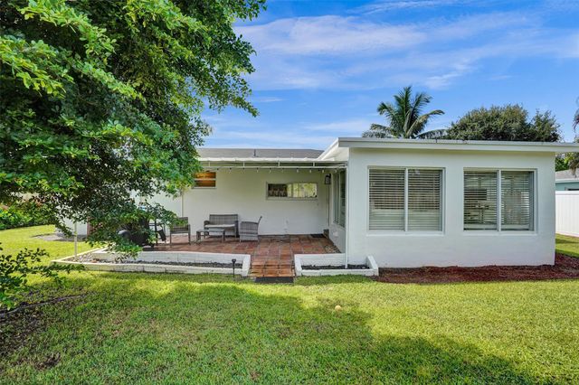 2136 NE 3rd Way, Boca Raton, FL 33431