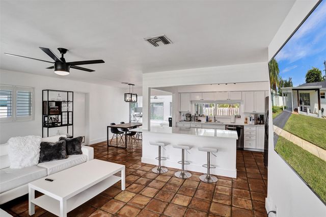2136 NE 3rd Way, Boca Raton, FL 33431