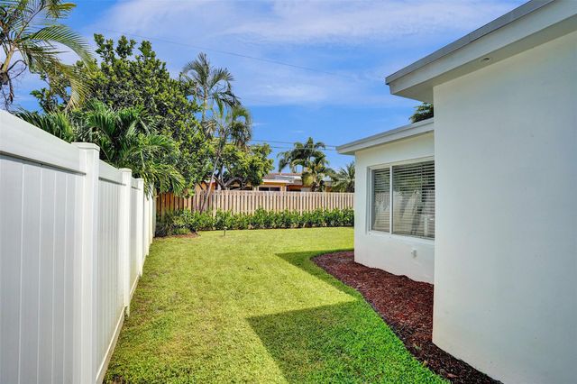 2136 NE 3rd Way, Boca Raton, FL 33431