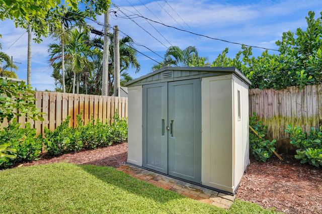 2136 NE 3rd Way, Boca Raton, FL 33431