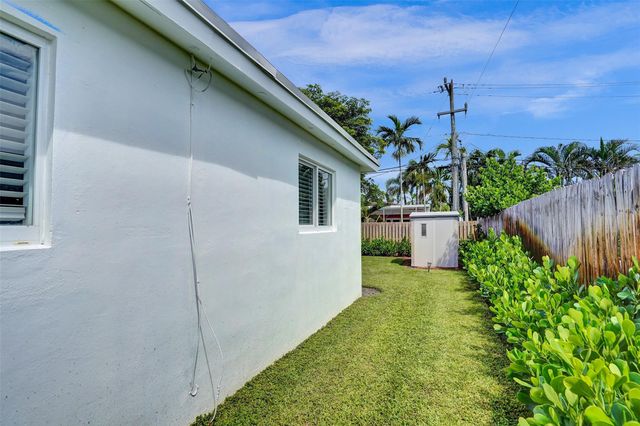 2136 NE 3rd Way, Boca Raton, FL 33431