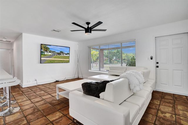 2136 NE 3rd Way, Boca Raton, FL 33431