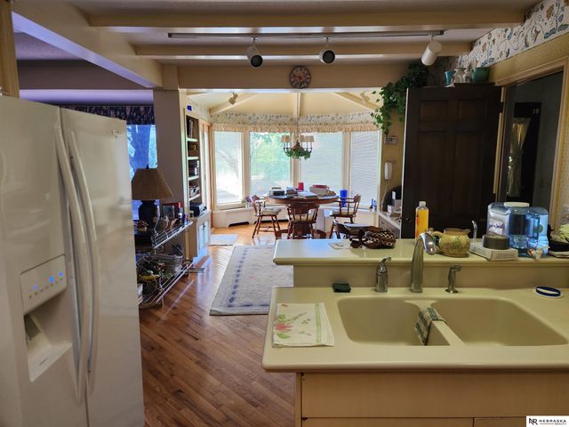 9937 Broadmoor Road, Omaha, NE 68114