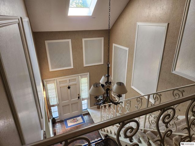 9937 Broadmoor Road, Omaha, NE 68114
