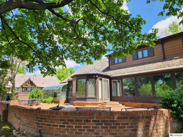 9937 Broadmoor Road, Omaha, NE 68114