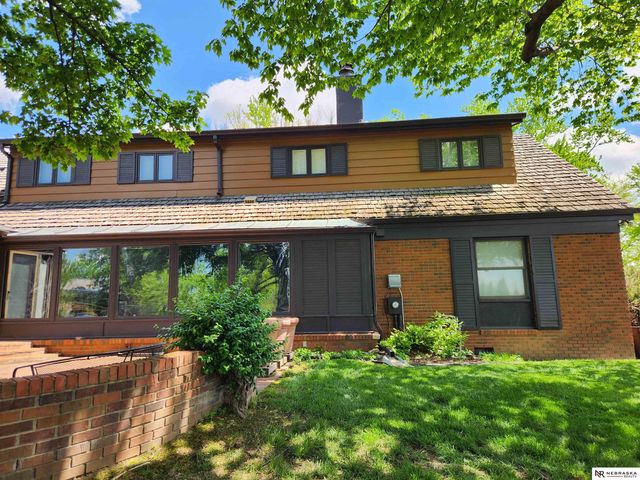 9937 Broadmoor Road, Omaha, NE 68114