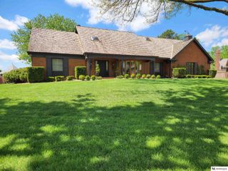 9937 Broadmoor Road, Omaha, NE 68114