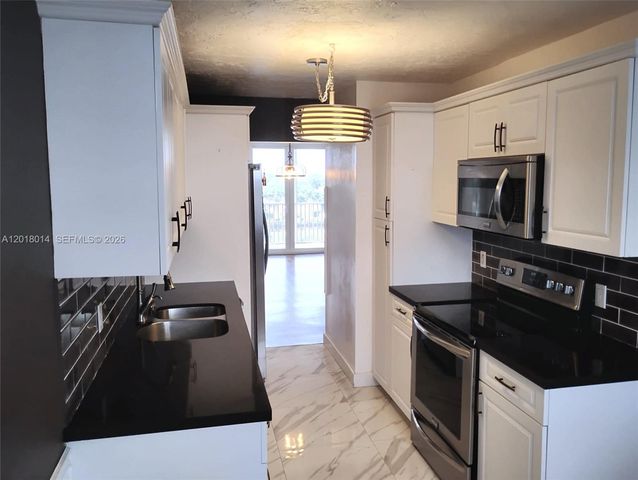 250 Jacaranda Dr 608, Plantation, FL 33324