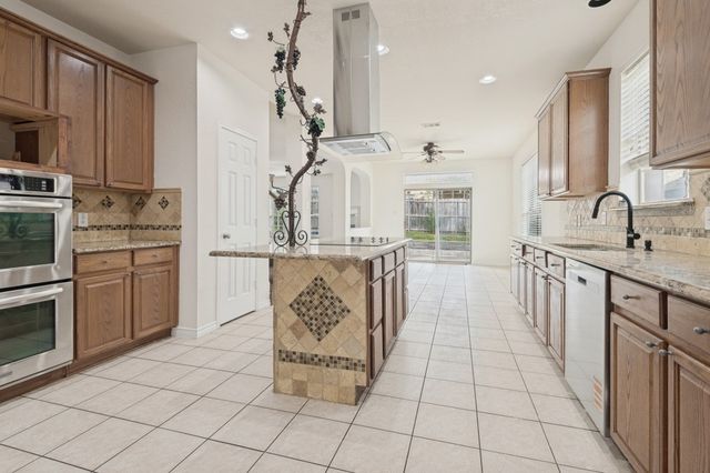 307 Moonlight Drive, Euless, TX 76039