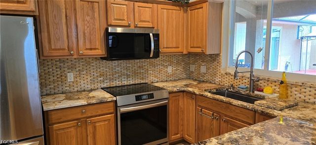 1108 SW 15th PL, Cape Coral, FL 33991
