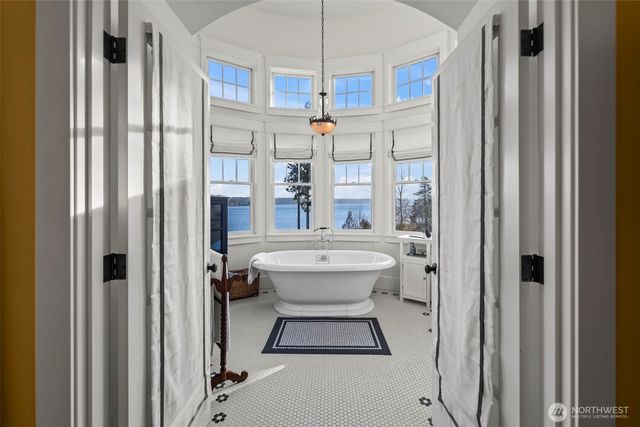 7104 E Grapeview Loop Road, Allyn, WA 98524