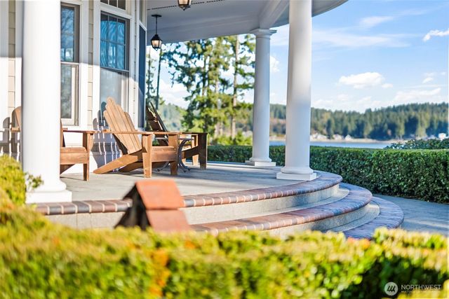 7104 E Grapeview Loop Road, Allyn, WA 98524