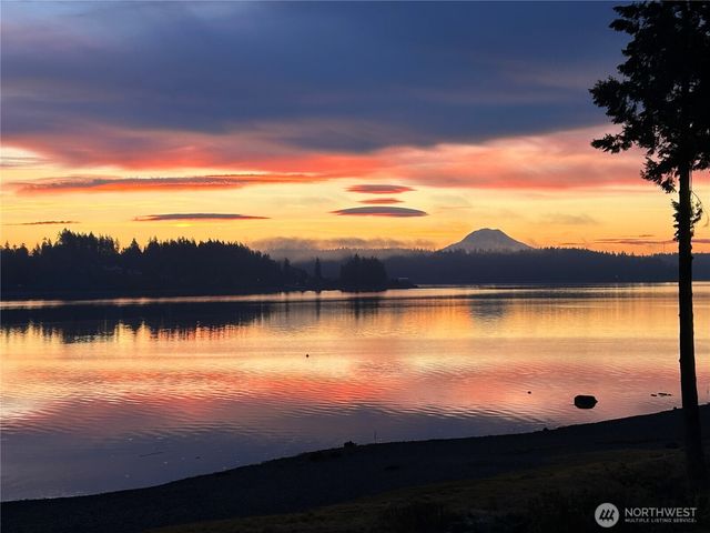 7104 E Grapeview Loop Road, Allyn, WA 98524