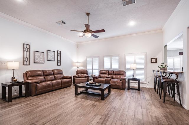 7402 Shady Arbour Court, Pasadena, TX 77505