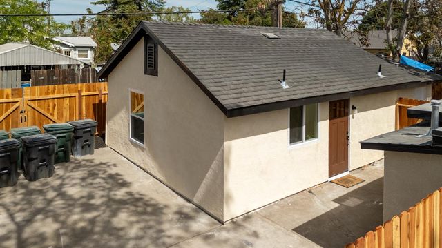 811 Nevada St, Manteca, CA 95337