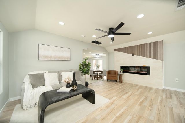 811 Nevada St, Manteca, CA 95337